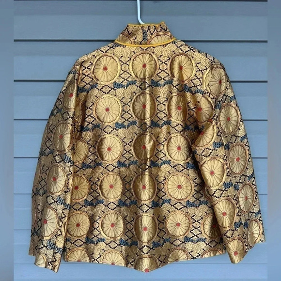 Beautiful Vintage Gold Brocade Jacket 🇯🇵 - Picture 2 of 9